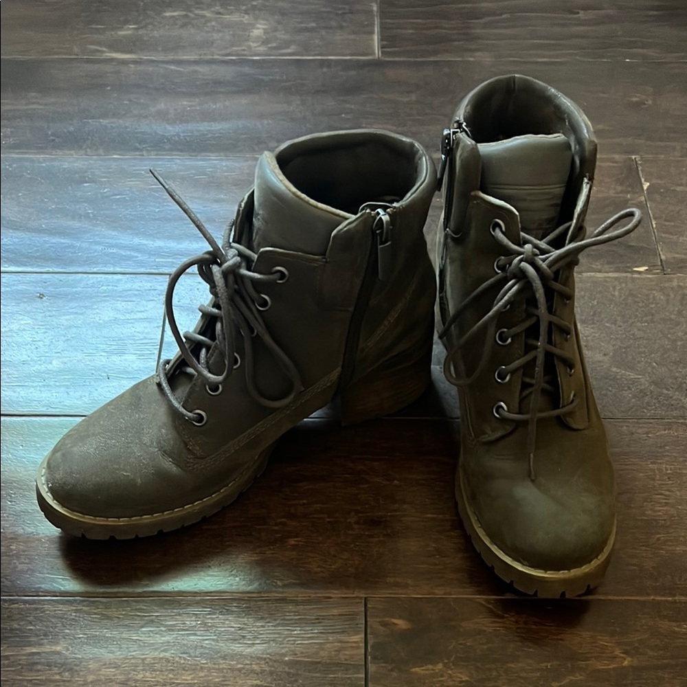 Crown Vintage 1.5 inch heel lug boot